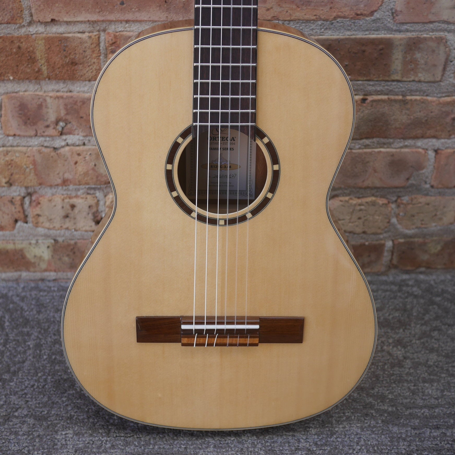 Ortega Family Series R121G-3/4 Classical Guitar Gloss Natural 3/4 Size