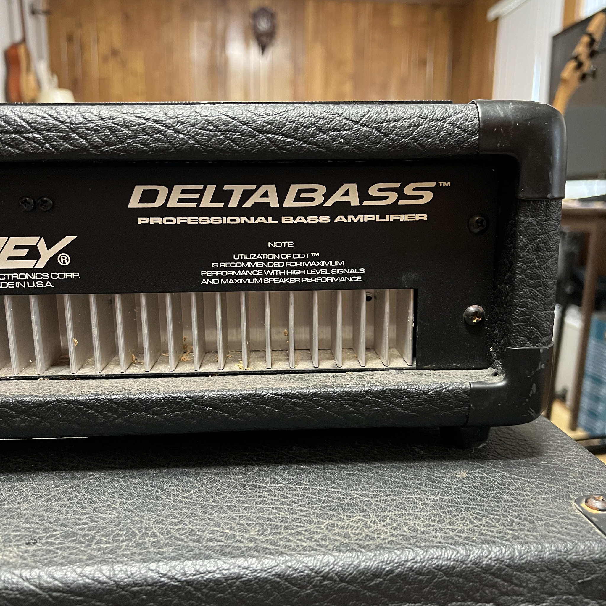Peavey Deltabass Amp and 115BW-BW Cab. (used)