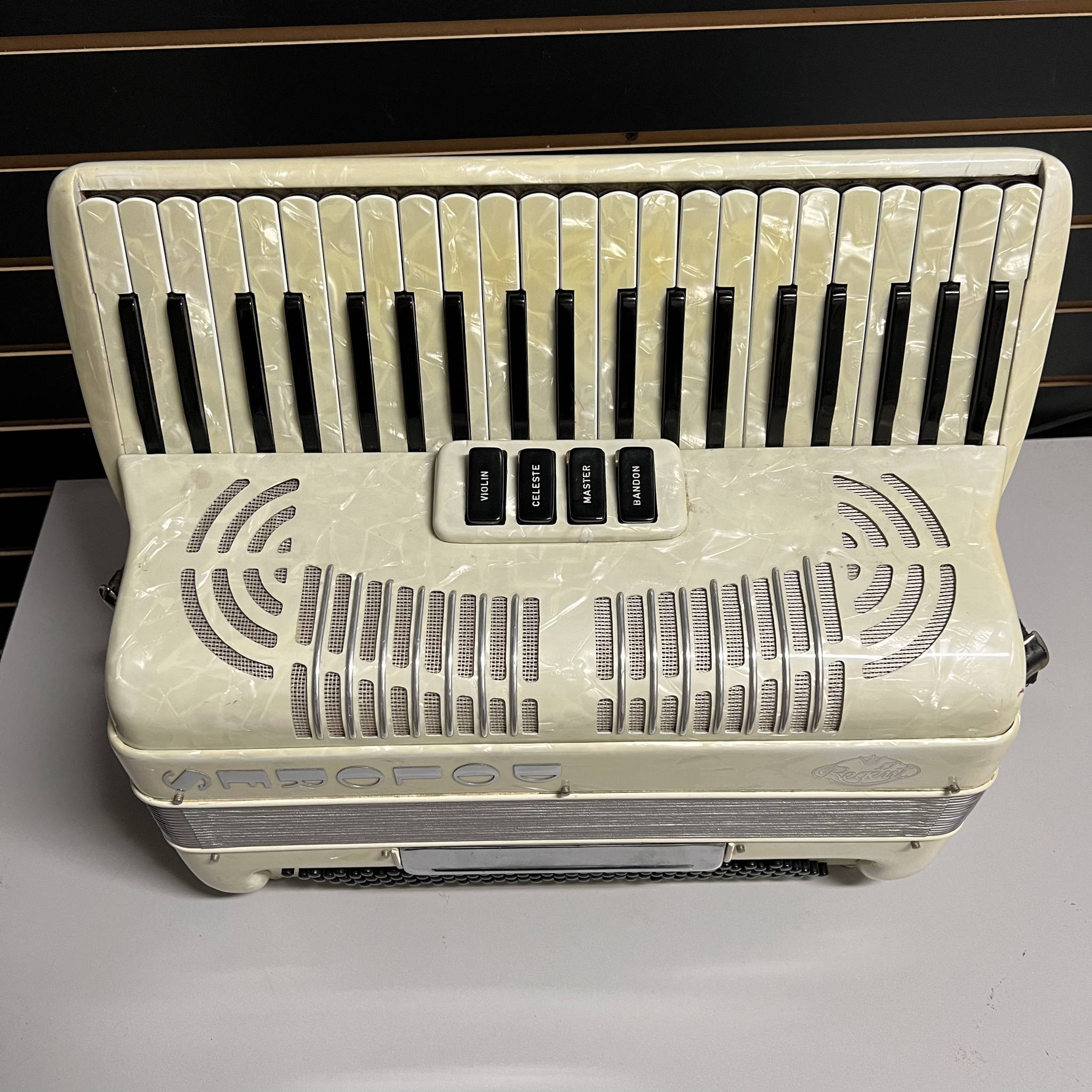 Regent Piano Accordion White