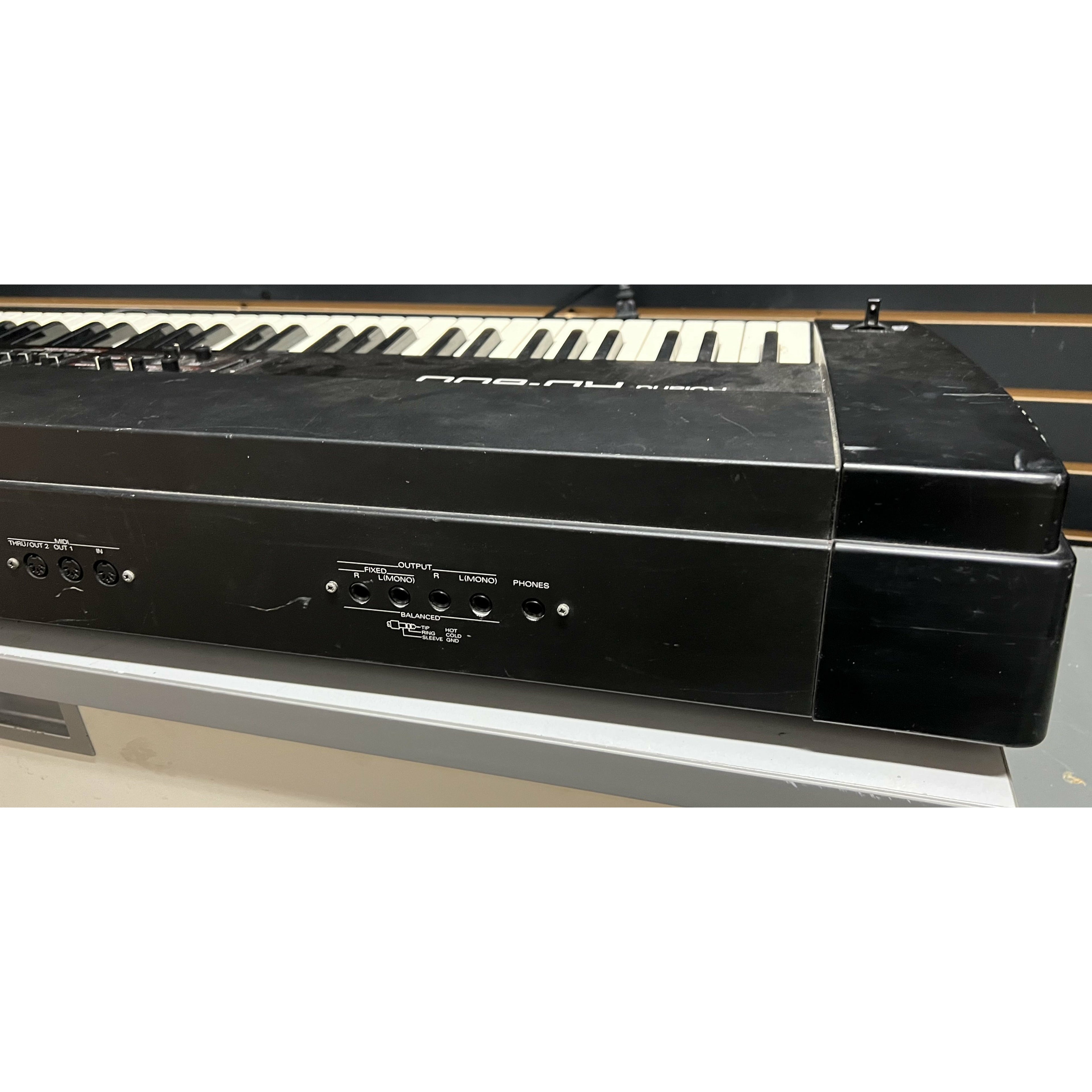 Roland RD-600 Portable Digital Piano Keyboard Vintage 90s Used