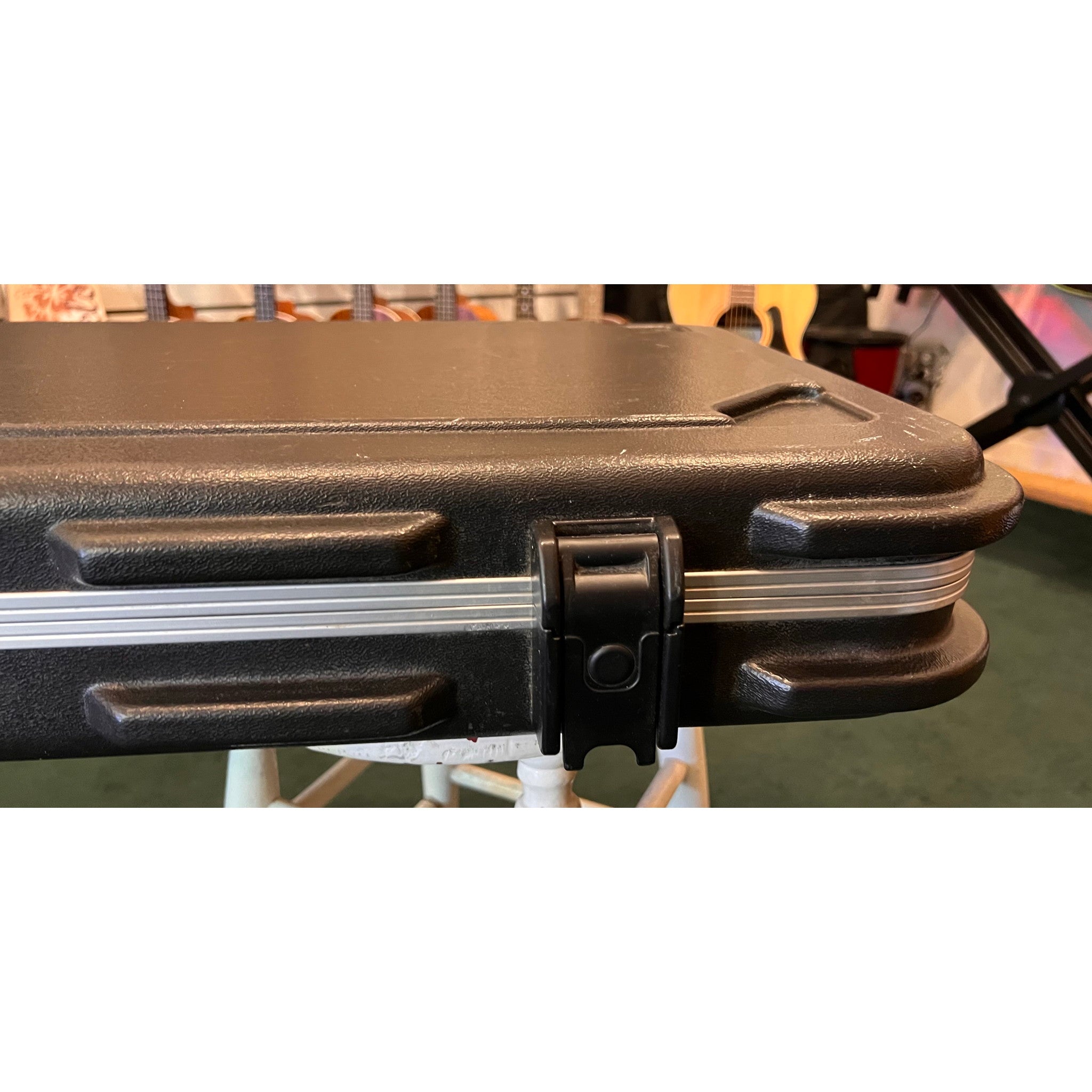 SKB 62 Jaguar Jazzmaster-Shaped Hardshell Guitar Case (used)
