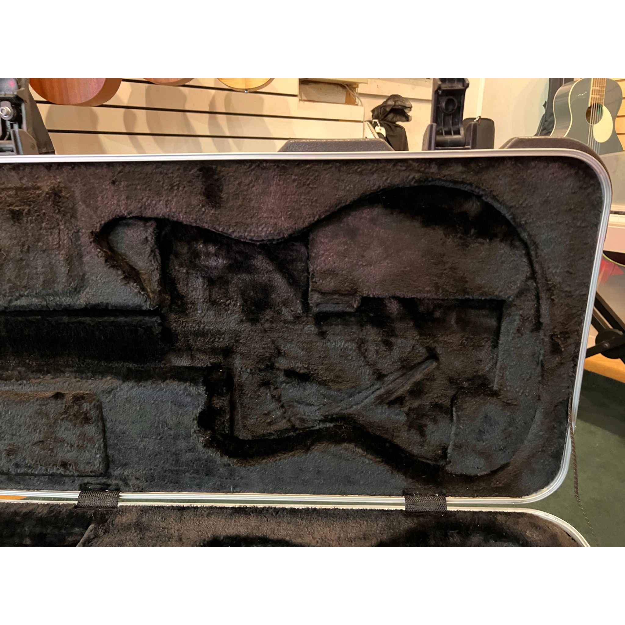 SKB 62 Jaguar Jazzmaster-Shaped Hardshell Guitar Case (used)