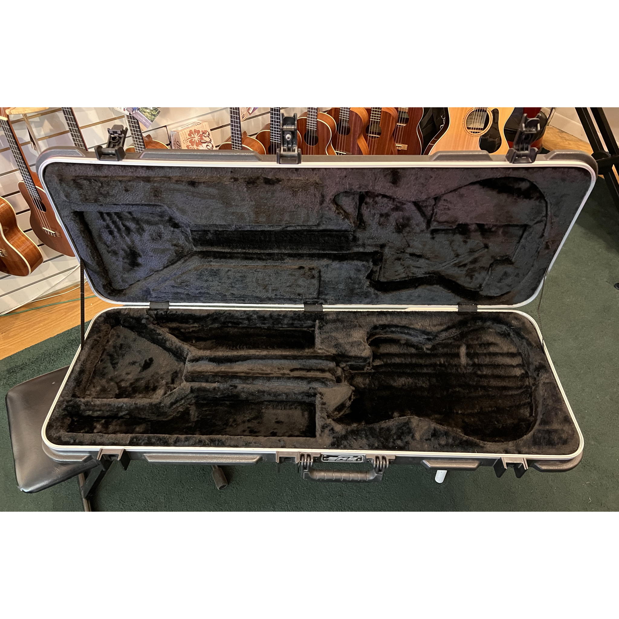 SKB 62 Jaguar Jazzmaster-Shaped Hardshell Guitar Case (used)