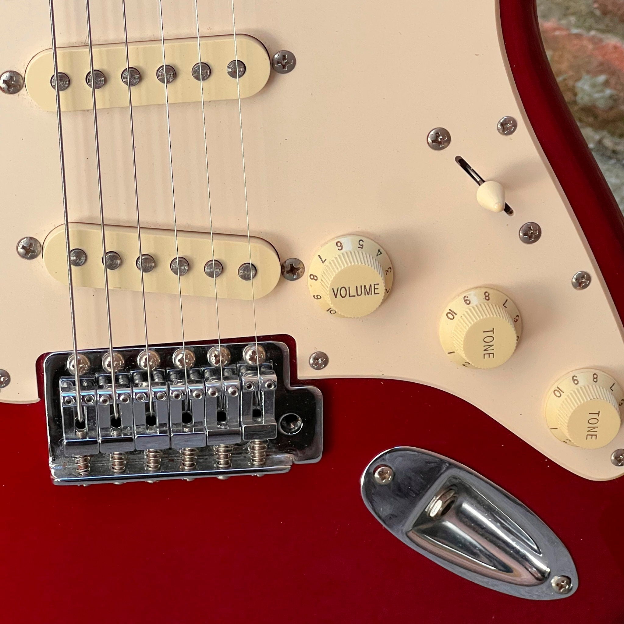 Squier by Fender Affinity Strat Electric Guitar Red w/gig bag (used)