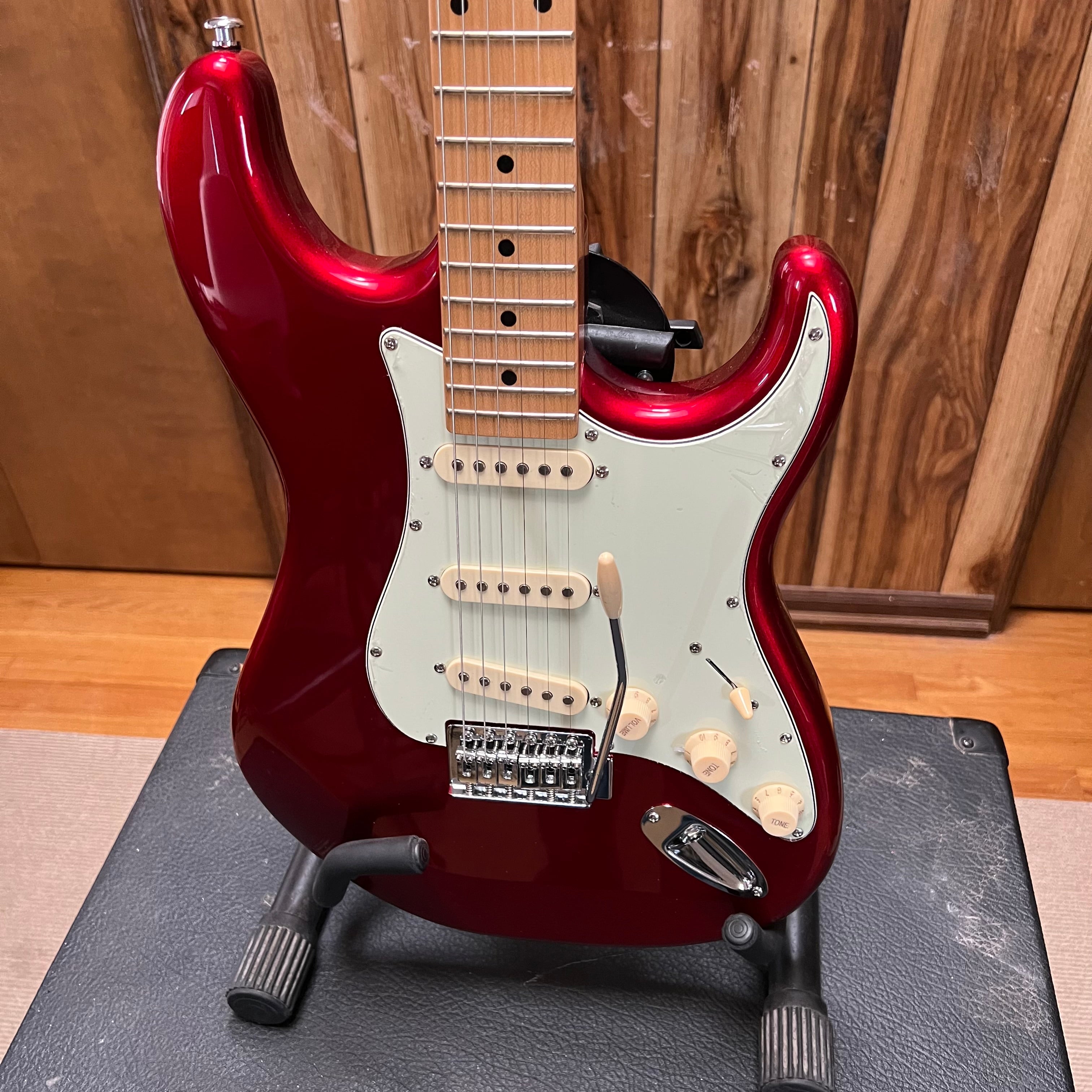 Tagima TG-530 Solid Body Electric Guitar Metallic Red