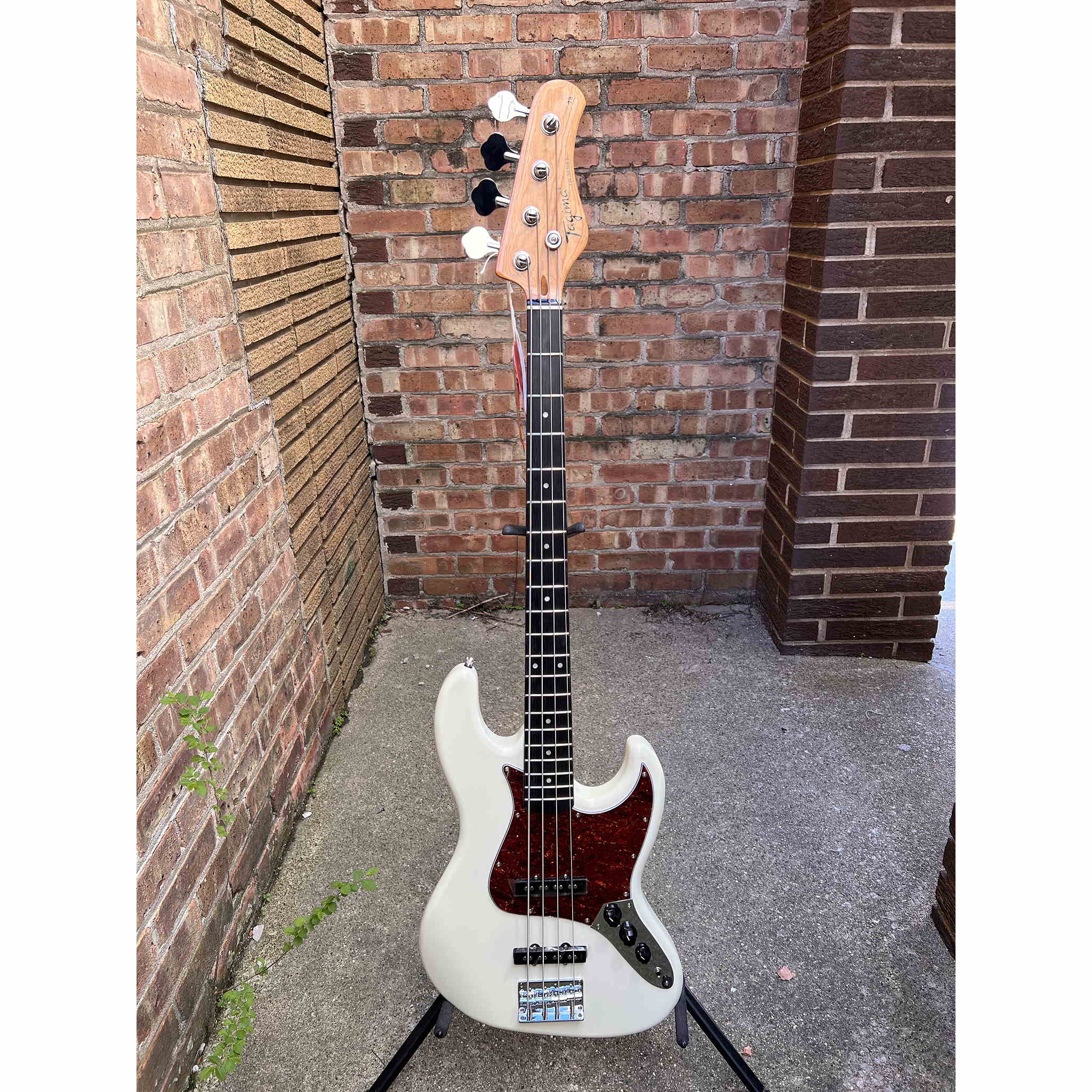 Tagima TW-73 OWH DF/TT J-bass Olympic White Excellent