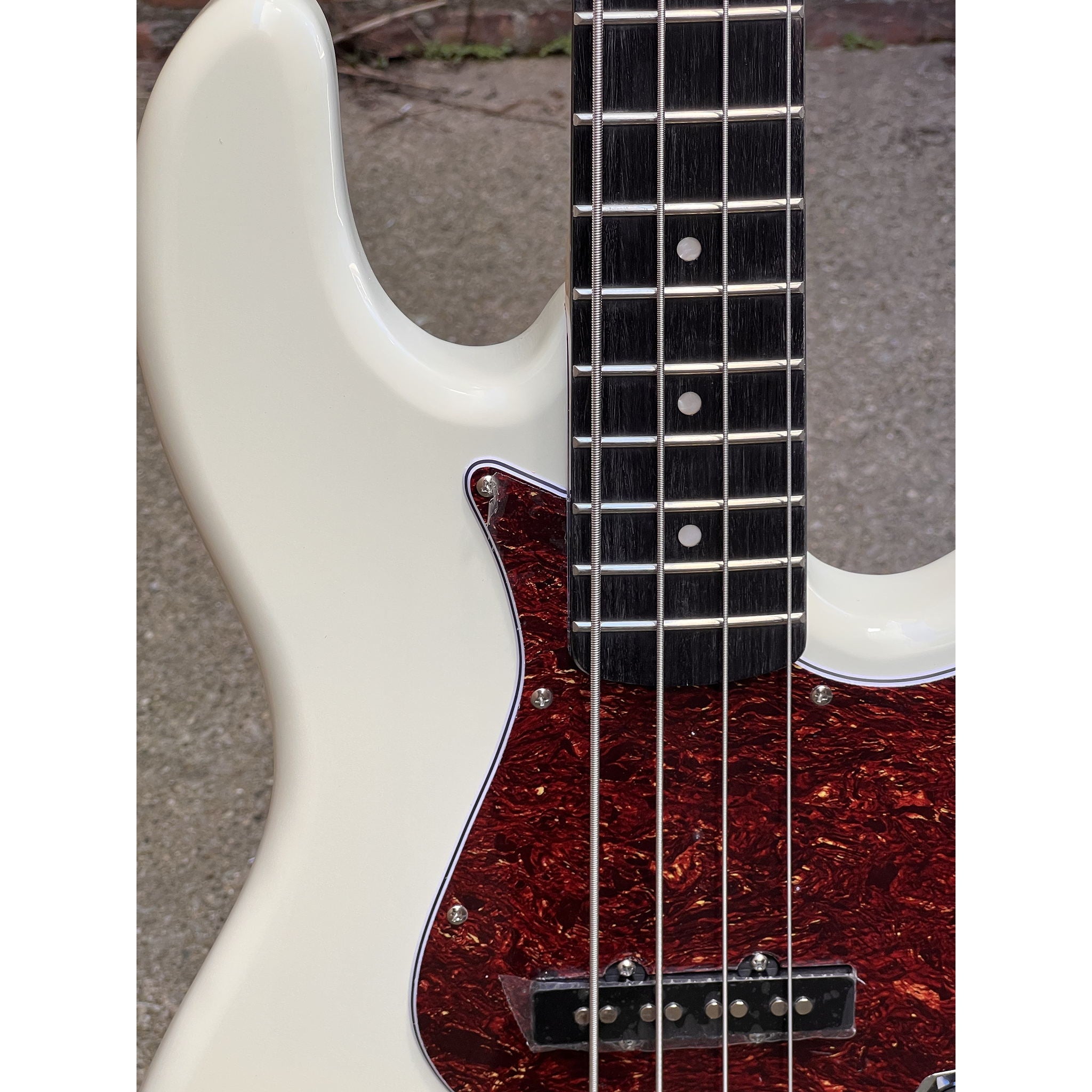 Tagima TW-73 OWH DF/TT J-bass Olympic White Excellent