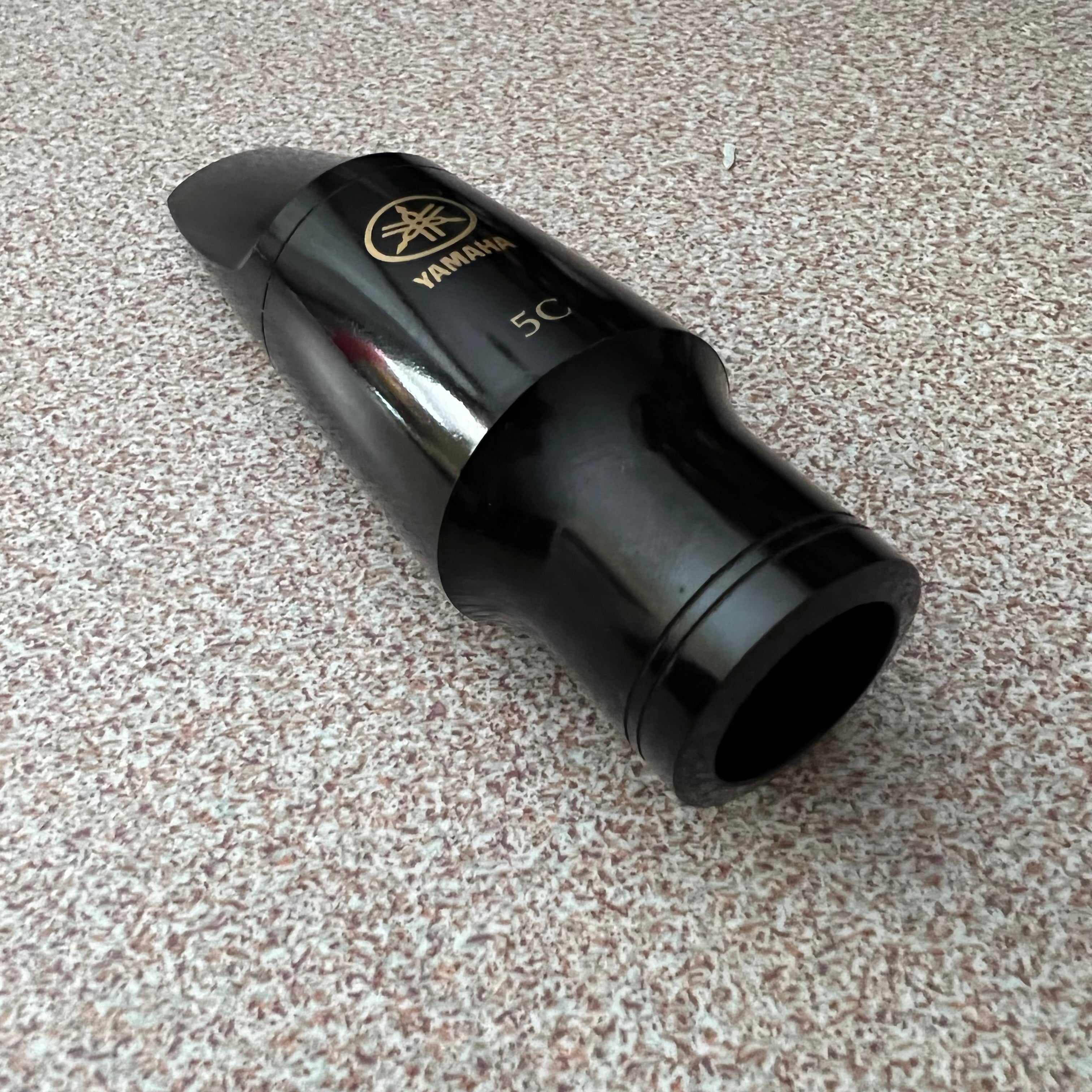 Yamaha 5C Tenor Saxophone Mouthpiece w/lig and cap (used)
