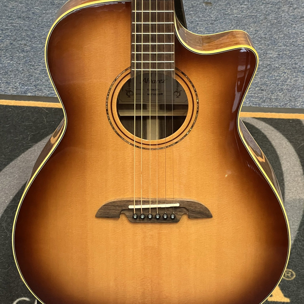 Alvarez Masterworks Grand Auditorium Acoustic Electric Guitar w/Cutaway SHB