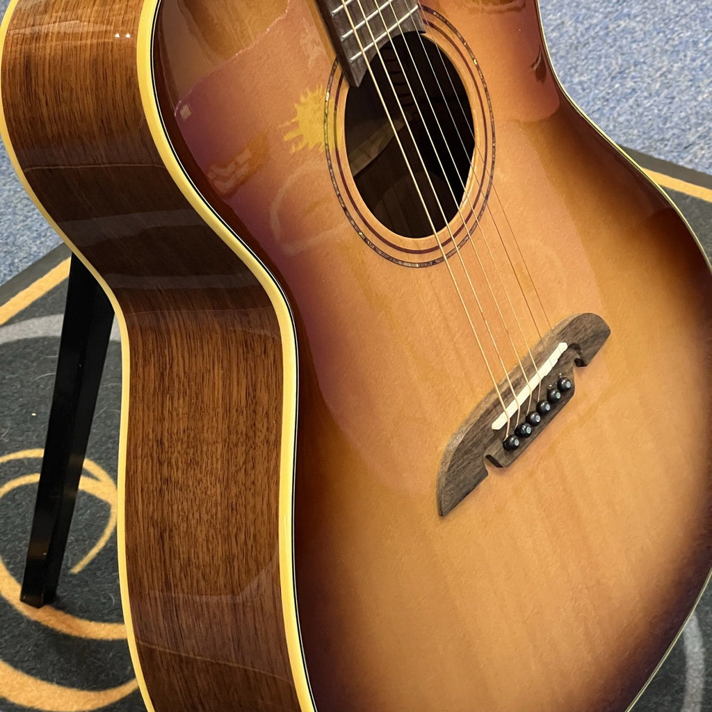 Alvarez Masterworks Grand Auditorium Acoustic Electric Guitar w/Cutaway SHB