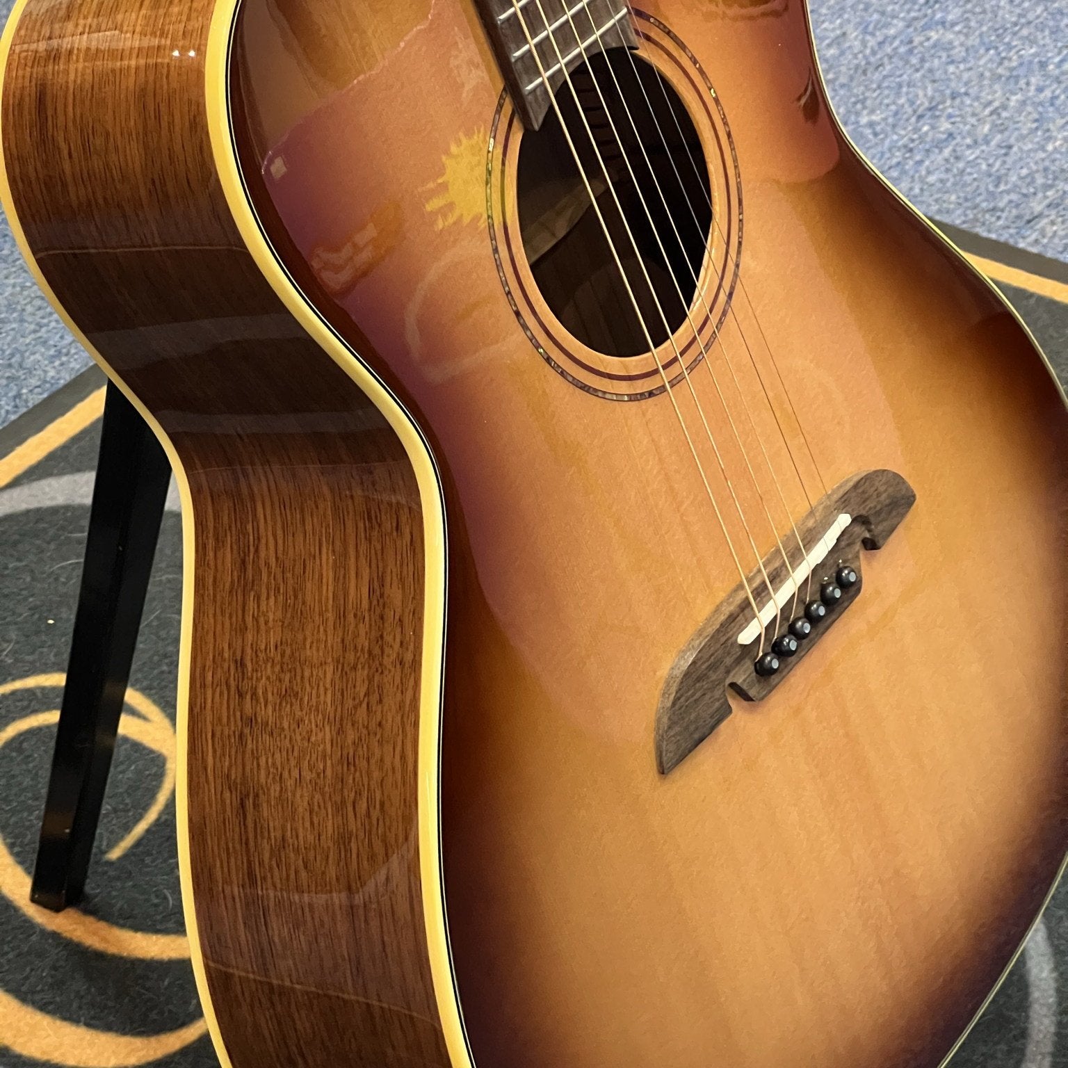 Alvarez Masterworks Grand Auditorium Acoustic Electric Guitar w/Cutaway SHB