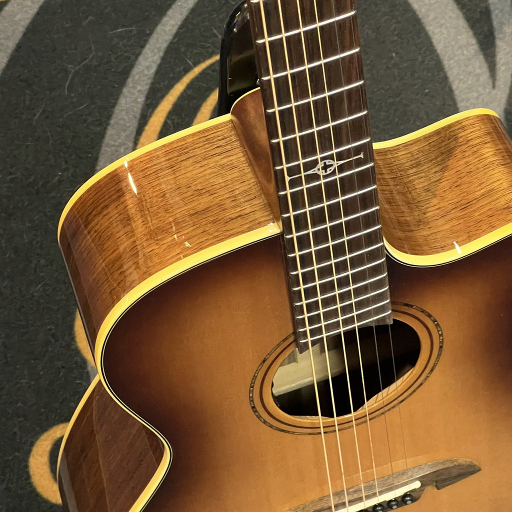 Alvarez Masterworks Grand Auditorium Acoustic Electric Guitar w/Cutaway SHB