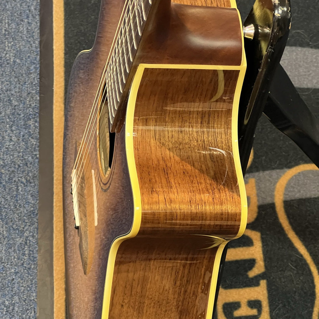 Alvarez Masterworks Grand Auditorium Acoustic Electric Guitar w/Cutaway SHB