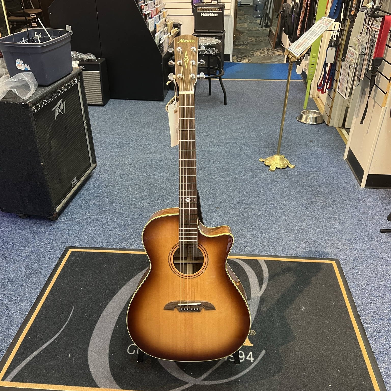 Alvarez Masterworks Grand Auditorium Acoustic Electric Guitar w/Cutaway SHB