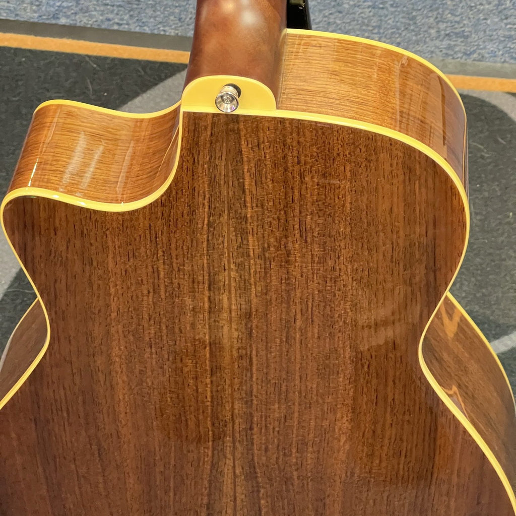 Alvarez Masterworks Grand Auditorium Acoustic Electric Guitar w/Cutaway SHB