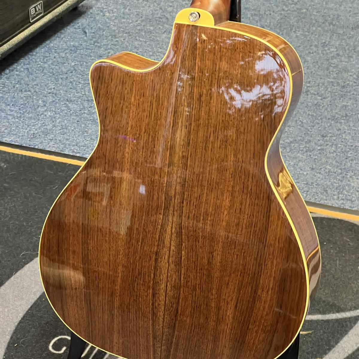 Alvarez Masterworks Grand Auditorium Acoustic Electric Guitar w/Cutaway SHB
