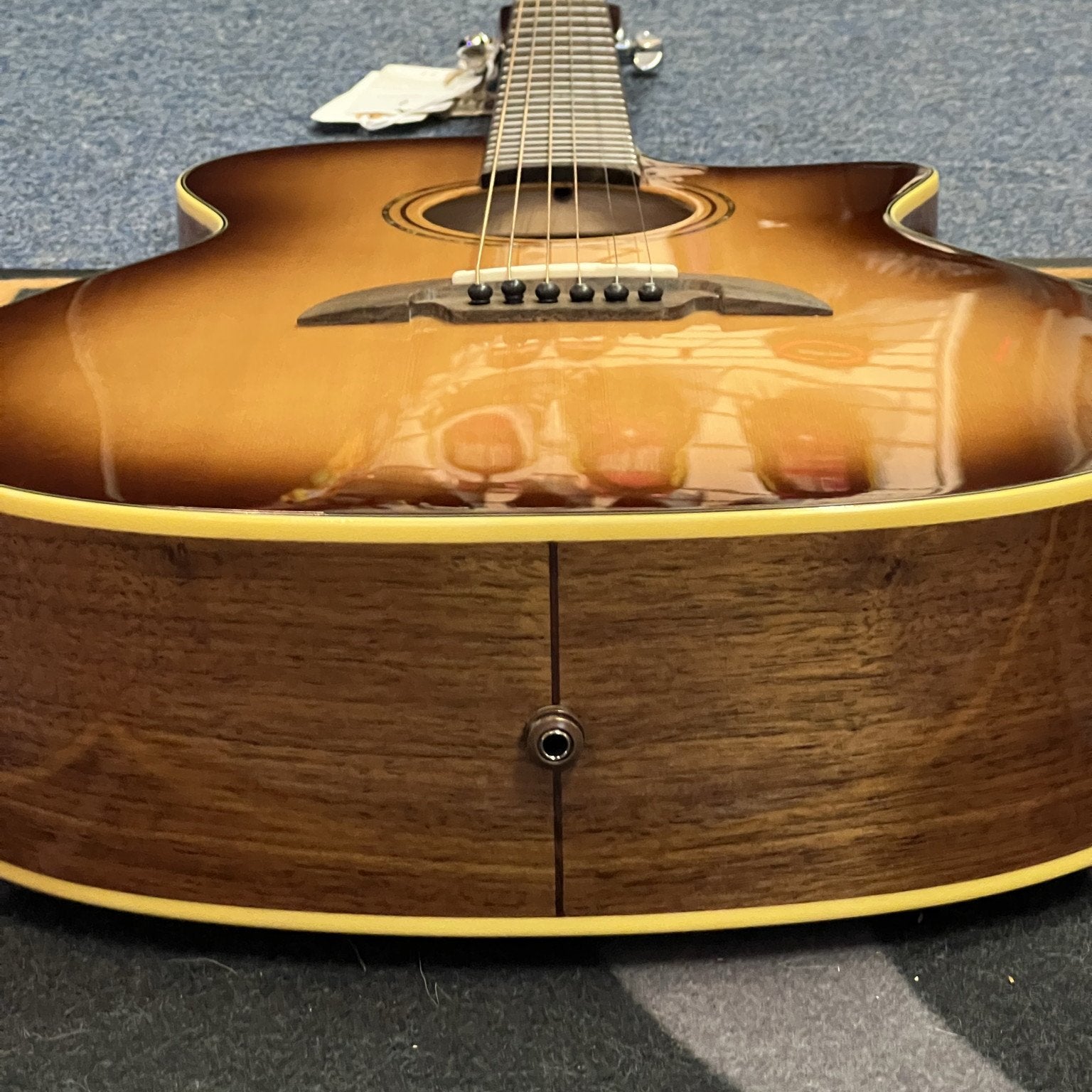 Alvarez Masterworks Grand Auditorium Acoustic Electric Guitar w/Cutaway SHB