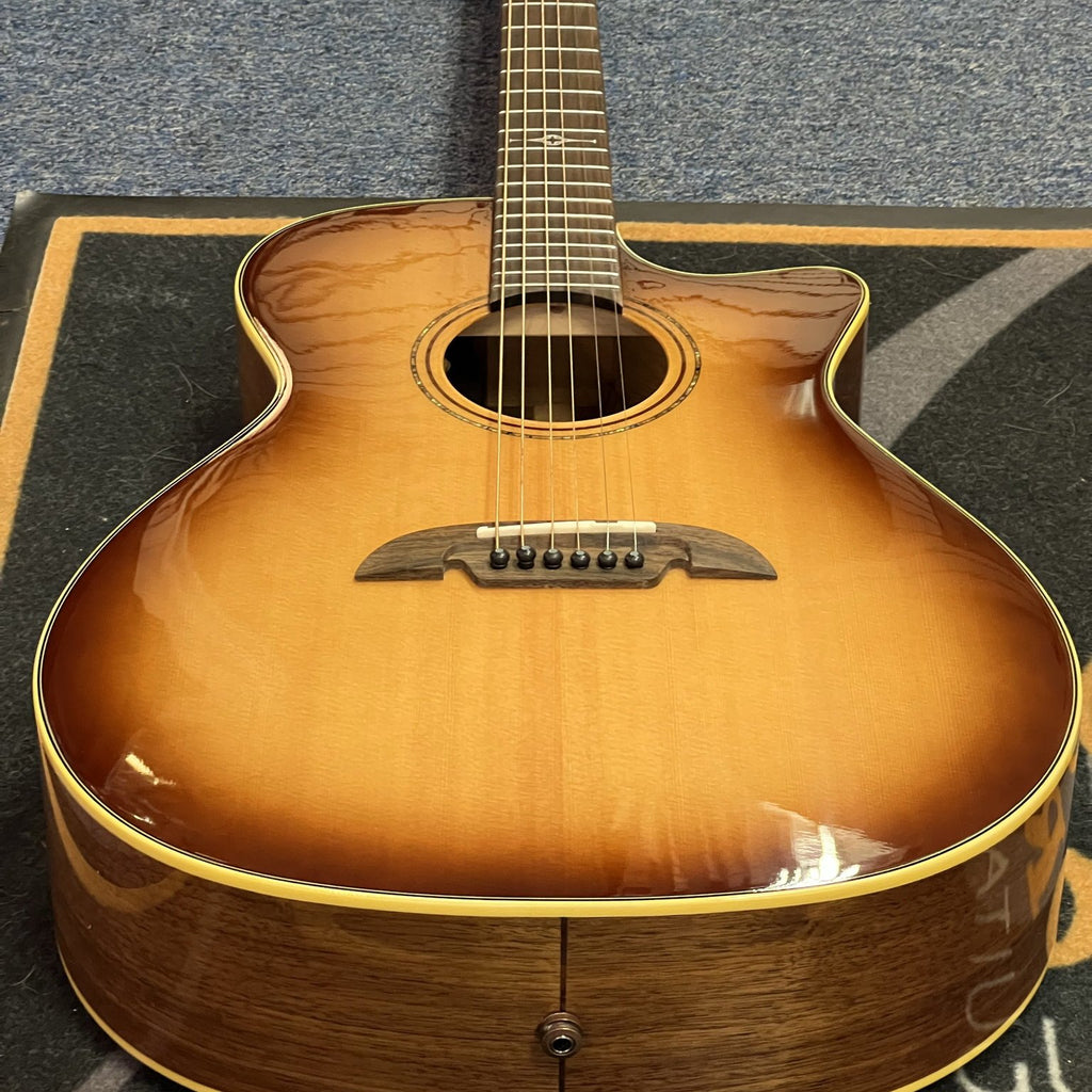 Alvarez Masterworks Grand Auditorium Acoustic Electric Guitar w/Cutaway SHB