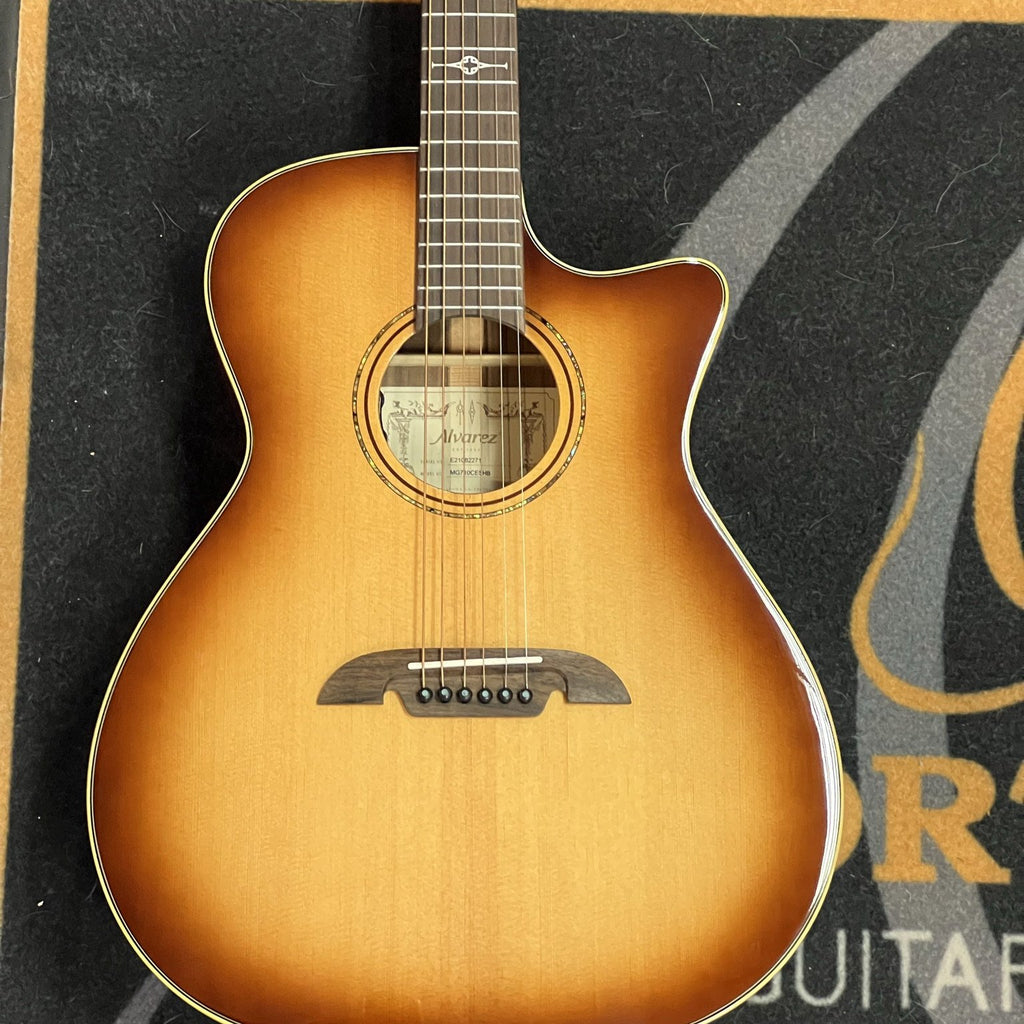 Alvarez Masterworks Grand Auditorium Acoustic Electric Guitar w/Cutaway SHB