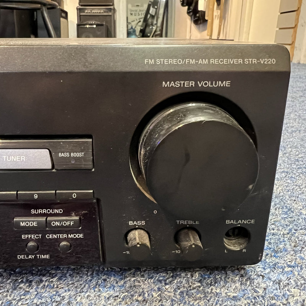 Sony FM-AM Receiver STR-V220 Used w/remote 1998