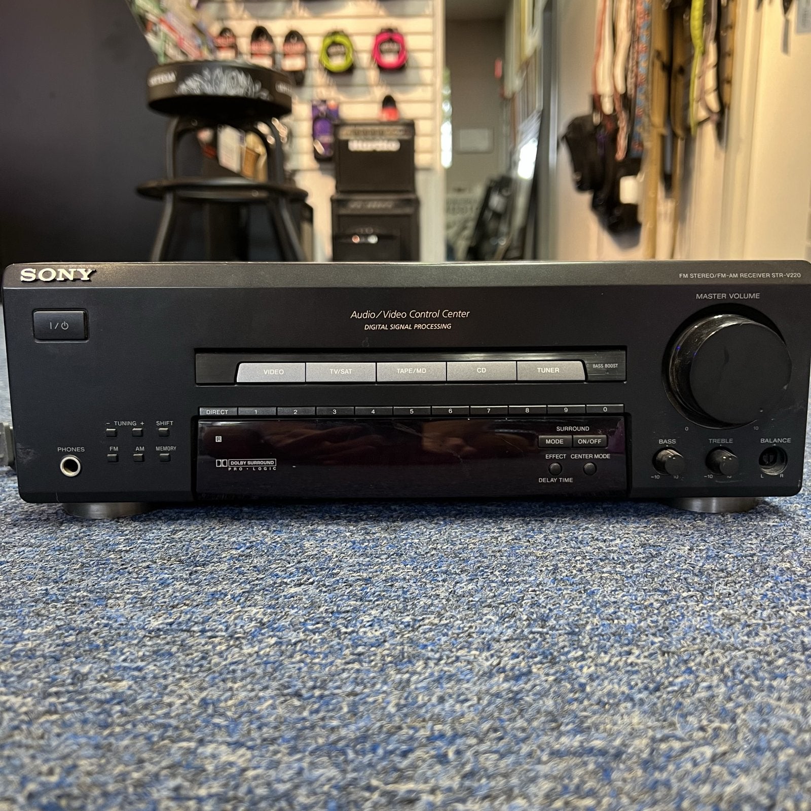 Sony FM-AM Receiver STR-V220 Used w/remote 1998