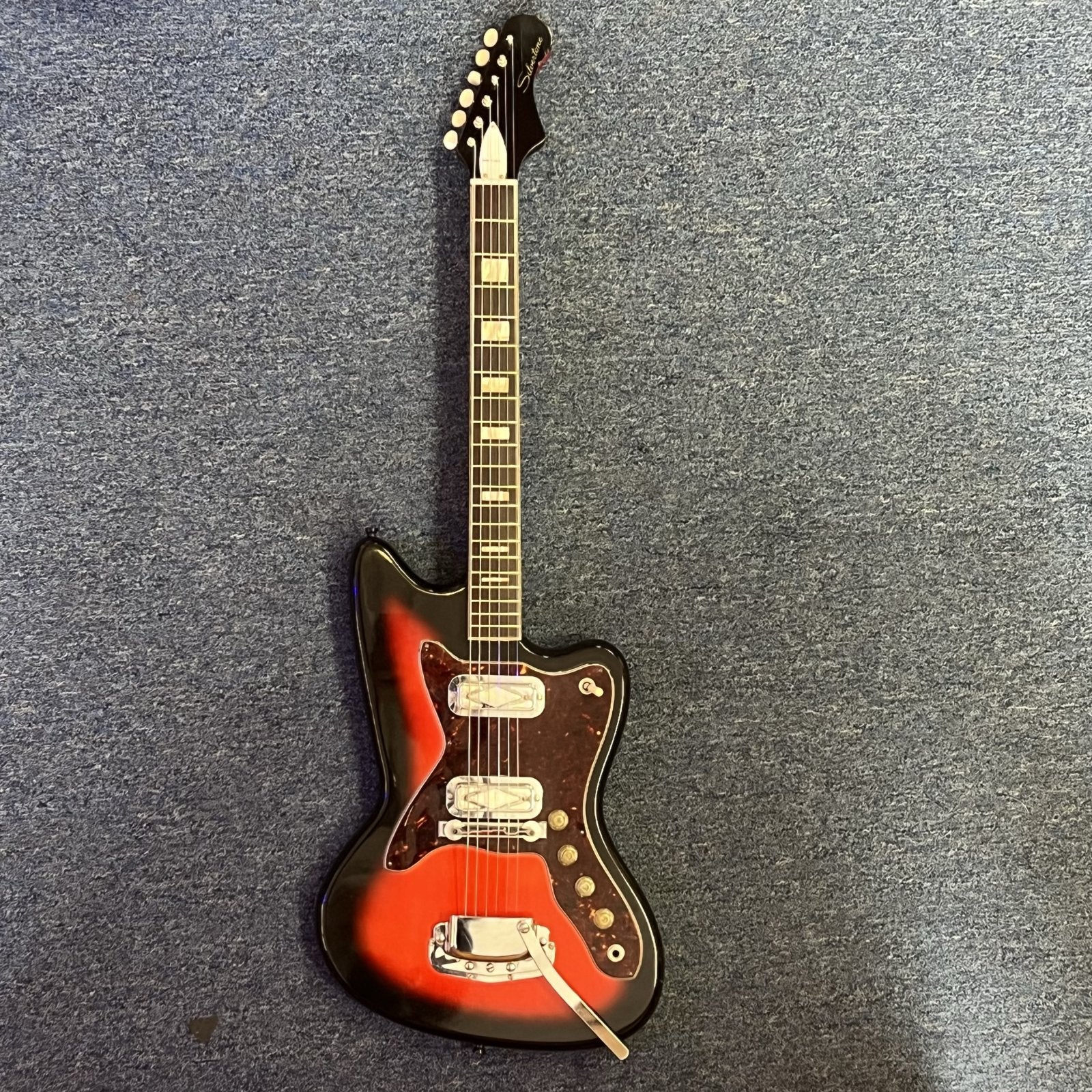 Silvertone 1478 Silhouette Electric Guitar 1960s Sunburst  w/case (used)