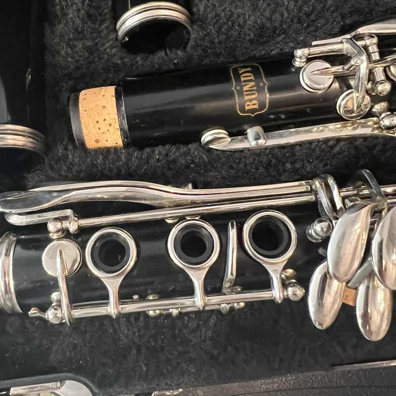 Selmer Bundy Resonite Student Clarinet in SKB Case
