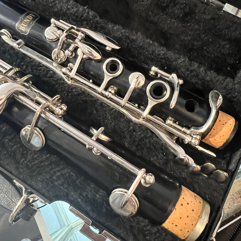 Selmer Bundy Resonite Student Clarinet in SKB Case