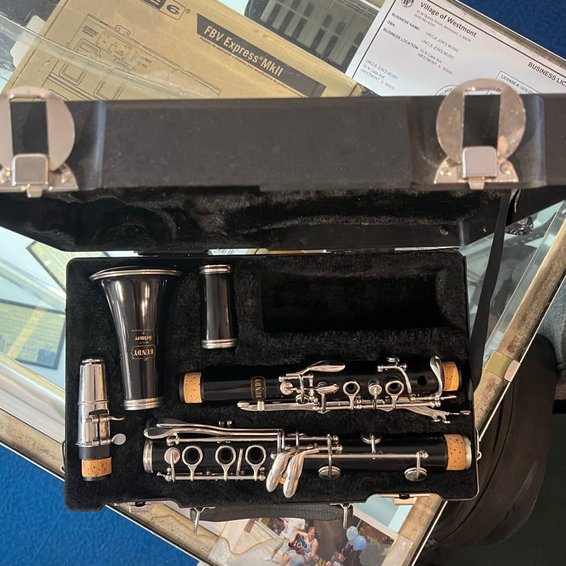 Selmer Bundy Resonite Student Clarinet in SKB Case