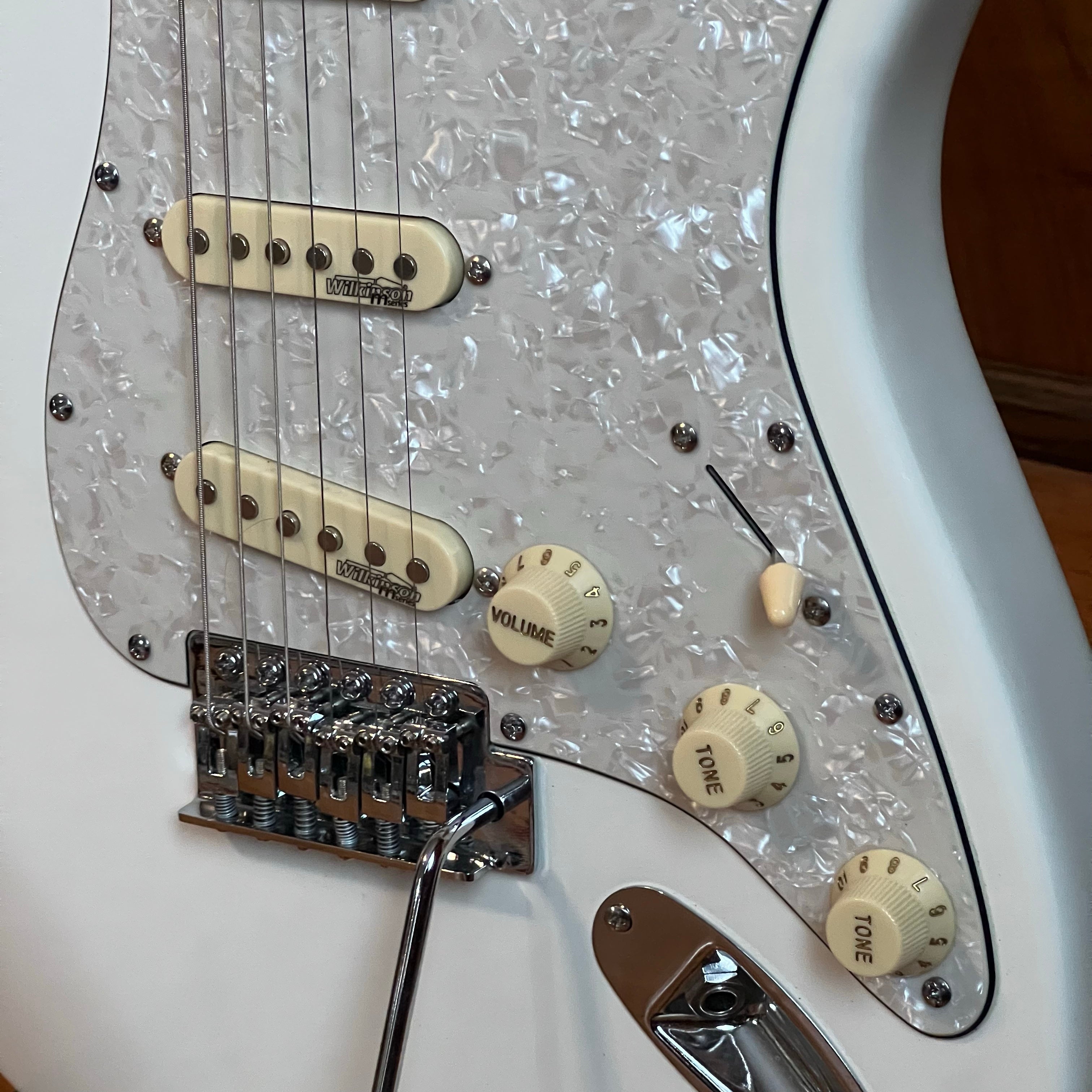 Austin AST100 Electric Guitar Solid Body Double Cutaway Strat Style White used