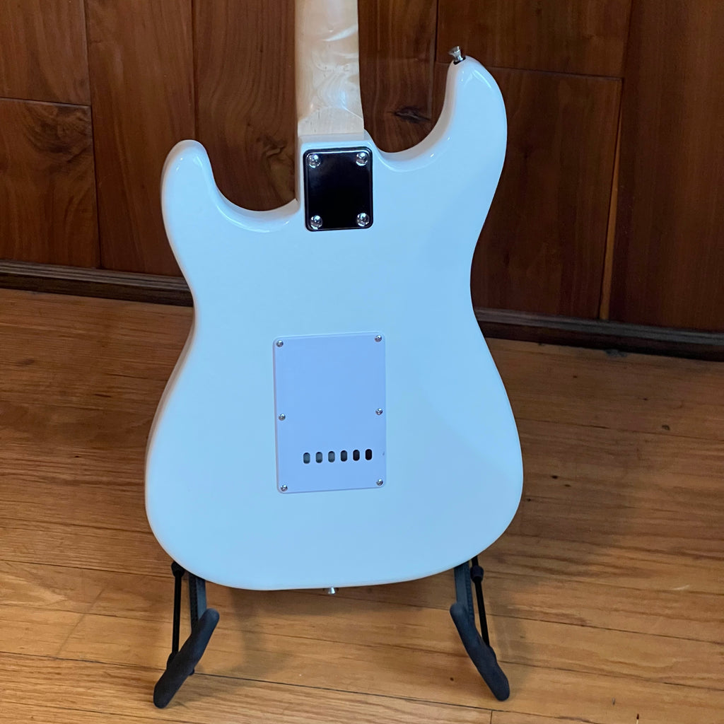 Austin AST100 Electric Guitar Solid Body Double Cutaway Strat Style White used