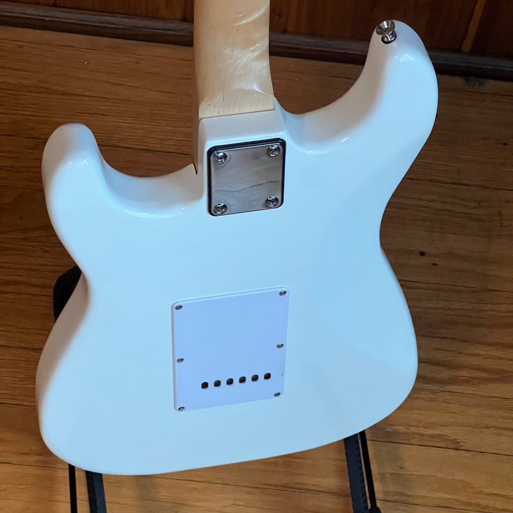 Austin AST100 Electric Guitar Solid Body Double Cutaway Strat Style White used