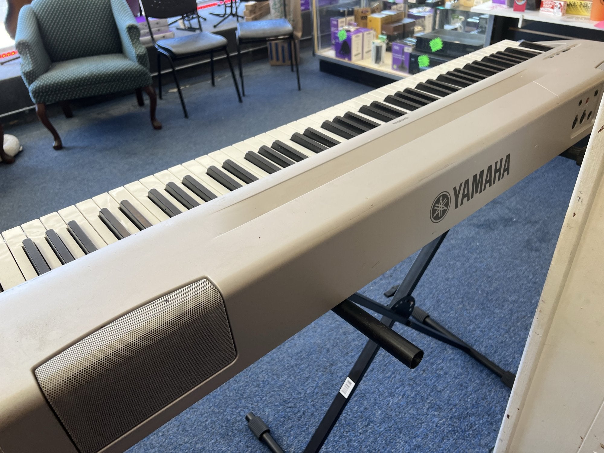 Yamaha P-60 Electronic Digital Keyboard For Parts/Repair