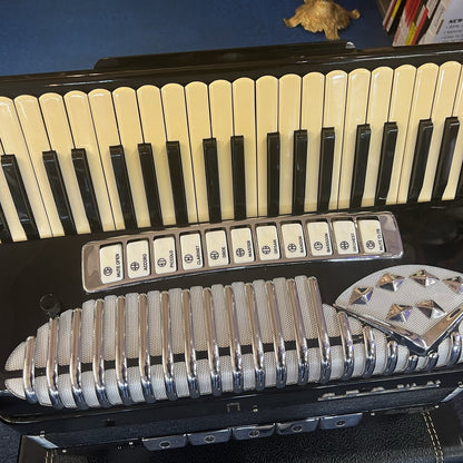 Crown Piano Accordion LMH Full Size 120 bass Black