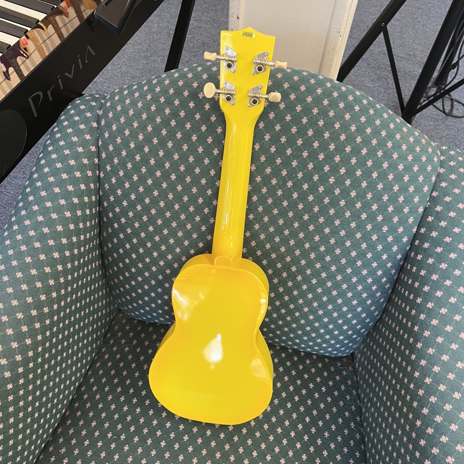 Makala Yellow Burst Soprano Dolphin Ukulele