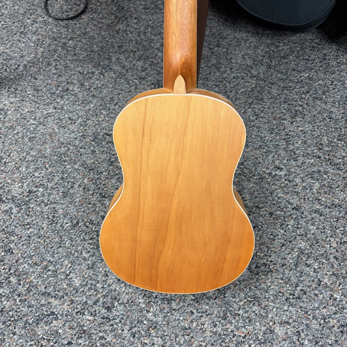 Amahi UKT-2 Tenor Ukulele Spruce w/bag