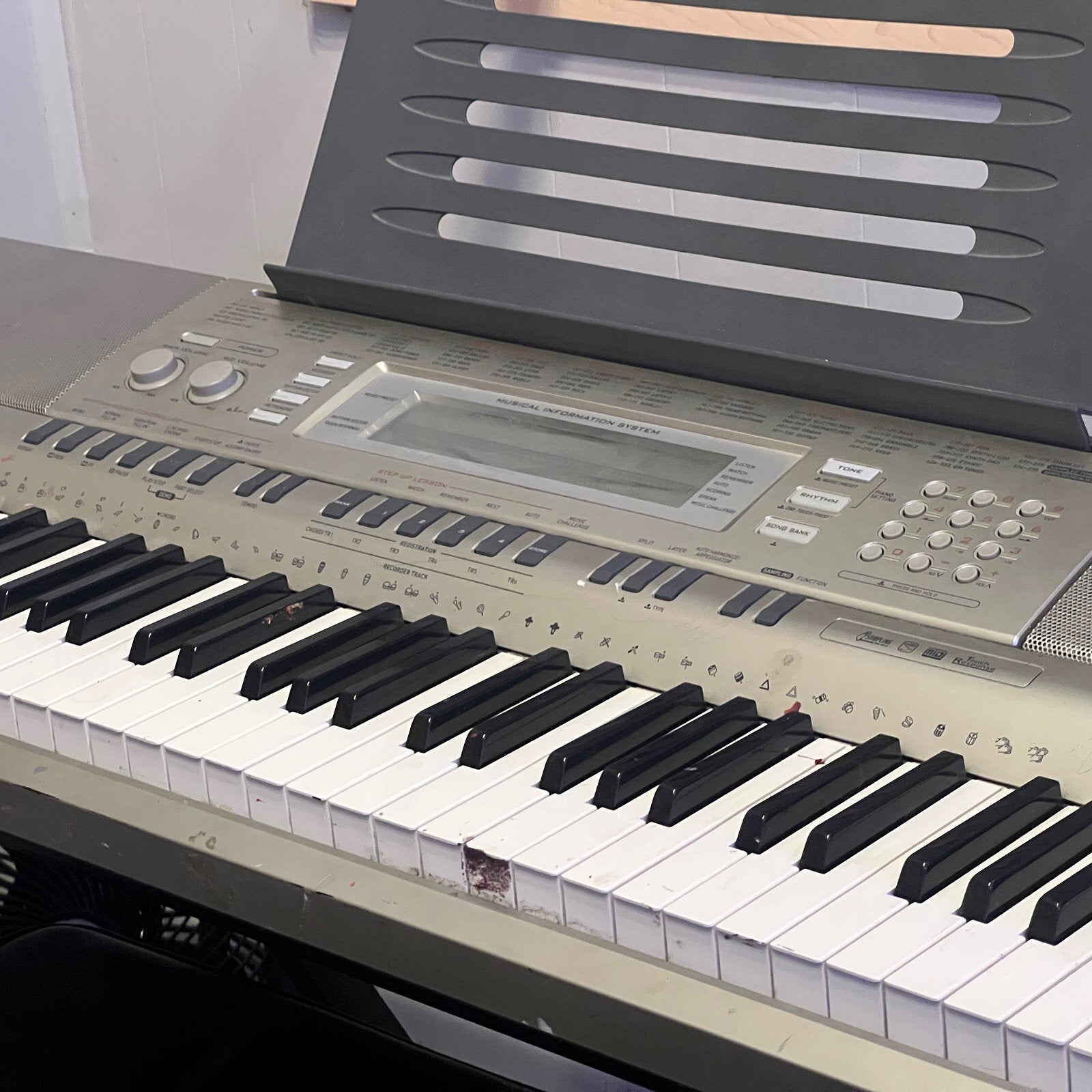 Casio WK-200 76-Key Electronic Keyboard, Used