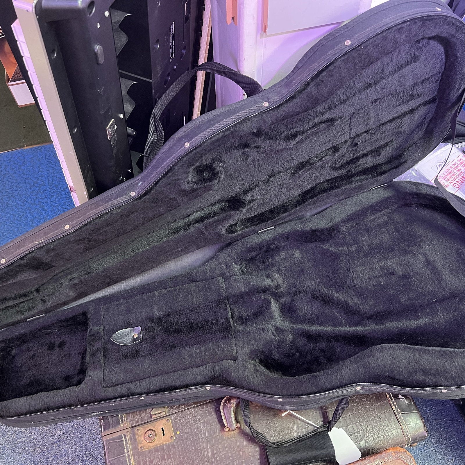 Fender Electric Guitar Hybrid case for Strat or Tele - Used
