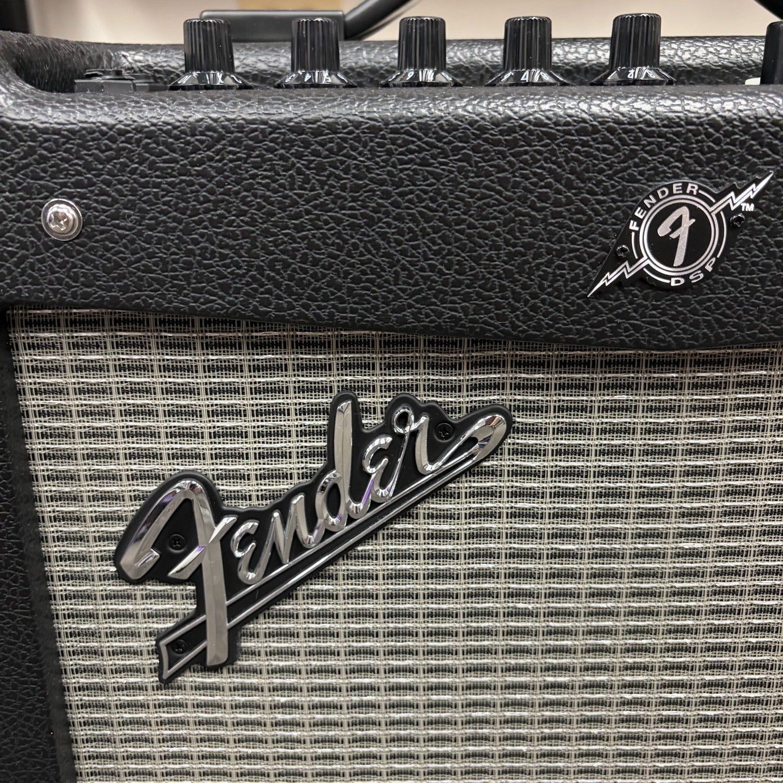 Fender Mustang I V.2 20-Watt 1x8" Modeling Guitar Combo, Used