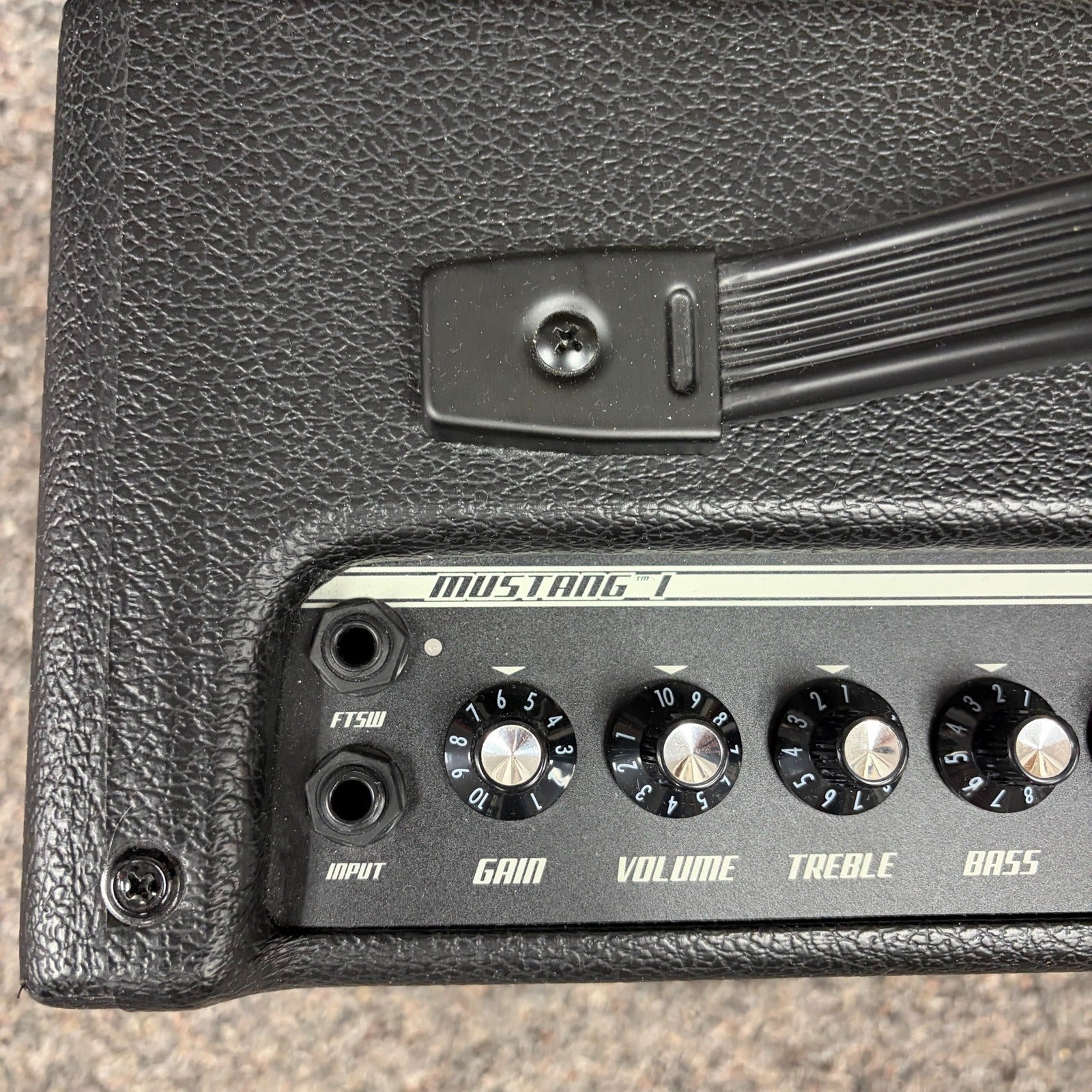 Fender Mustang I V.2 20-Watt 1x8" Modeling Guitar Combo, Used