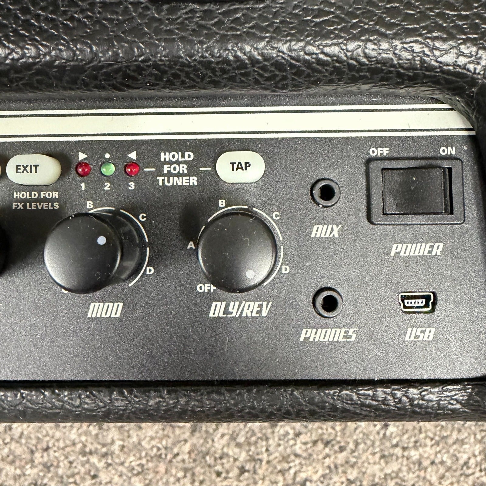 Fender Mustang I V.2 20-Watt 1x8" Modeling Guitar Combo, Used