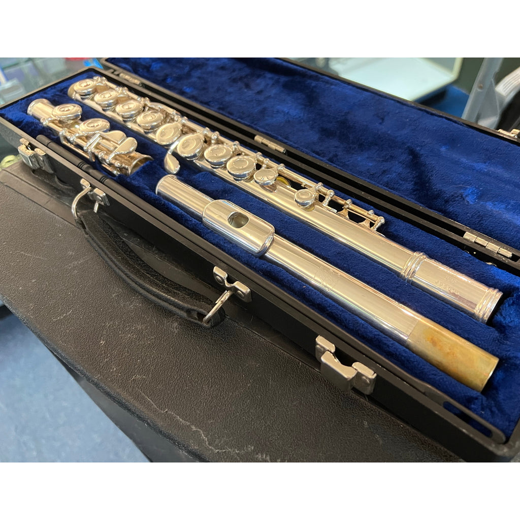 Gemeinhardt 2SP Flute Nickel Silver finish (used)