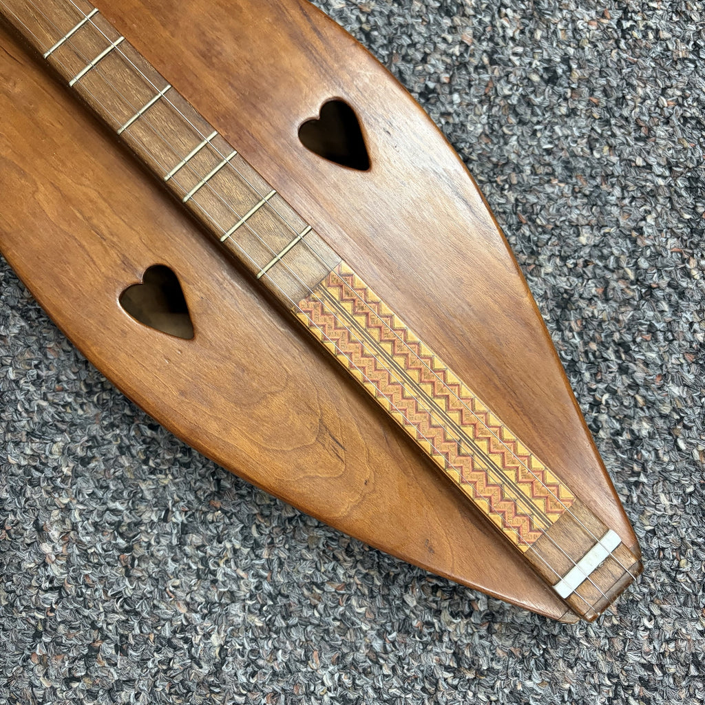 Hourglass Mountain Dulcimer 1970s, brand unknown with case