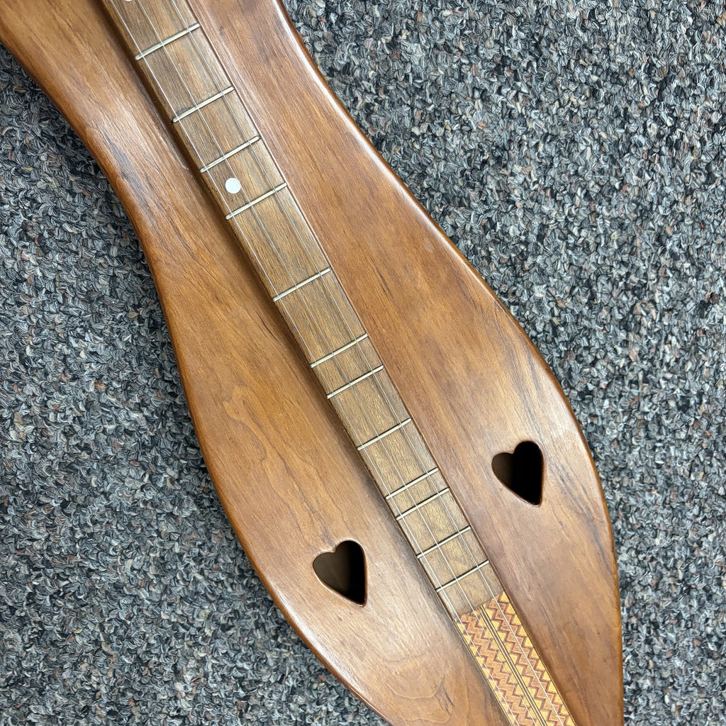 Hourglass Mountain Dulcimer 1970s, brand unknown with case