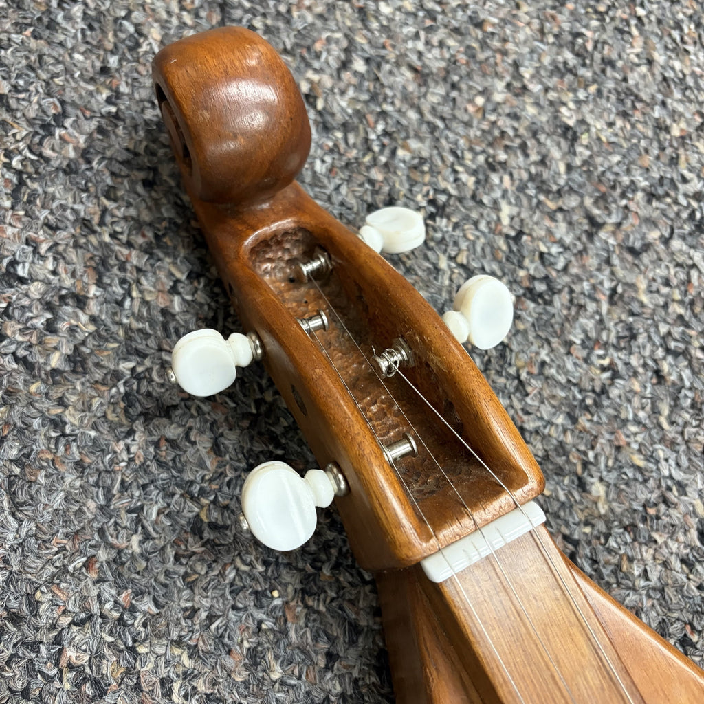 Hourglass Mountain Dulcimer 1970s, brand unknown with case