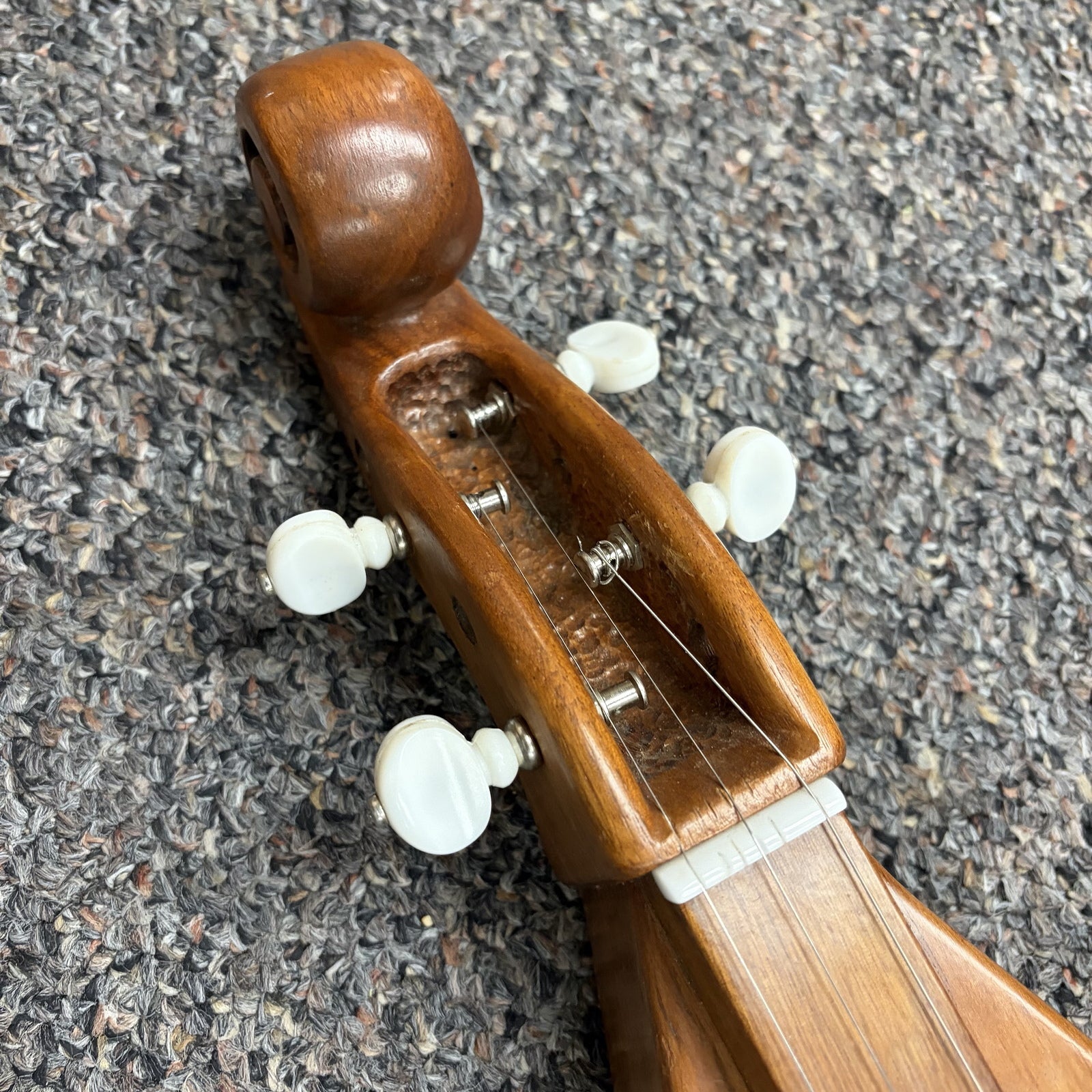 Hourglass Mountain Dulcimer 1970s, brand unknown with case