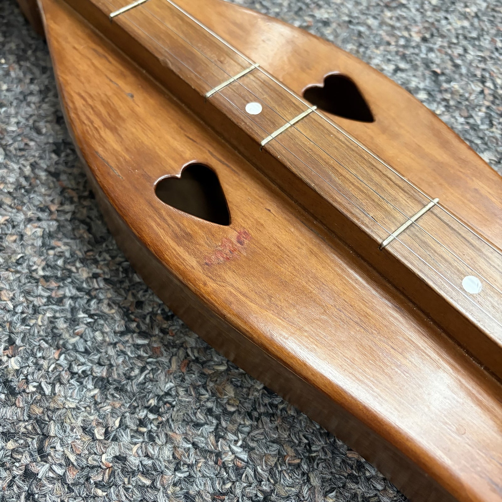 Hourglass Mountain Dulcimer 1970s, brand unknown with case