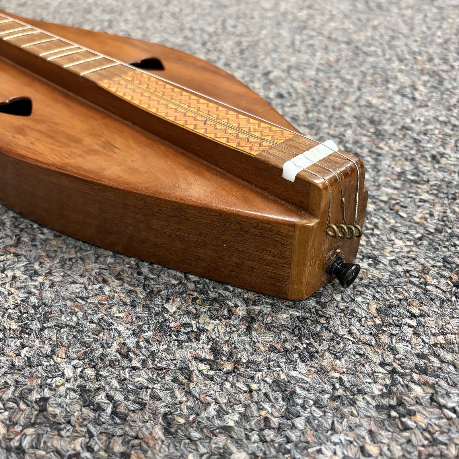 Hourglass Mountain Dulcimer 1970s, brand unknown with case