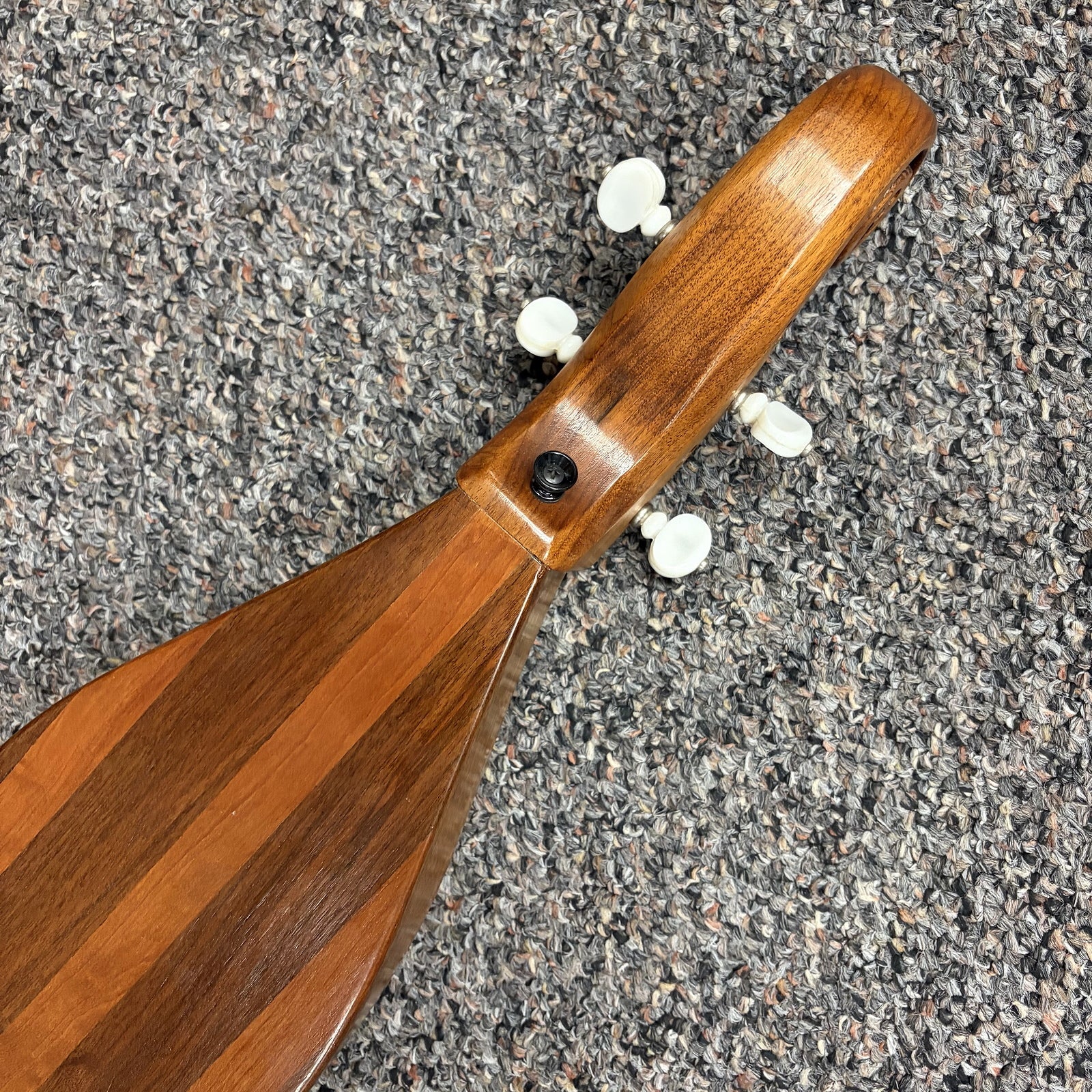 Hourglass Mountain Dulcimer 1970s, brand unknown with case