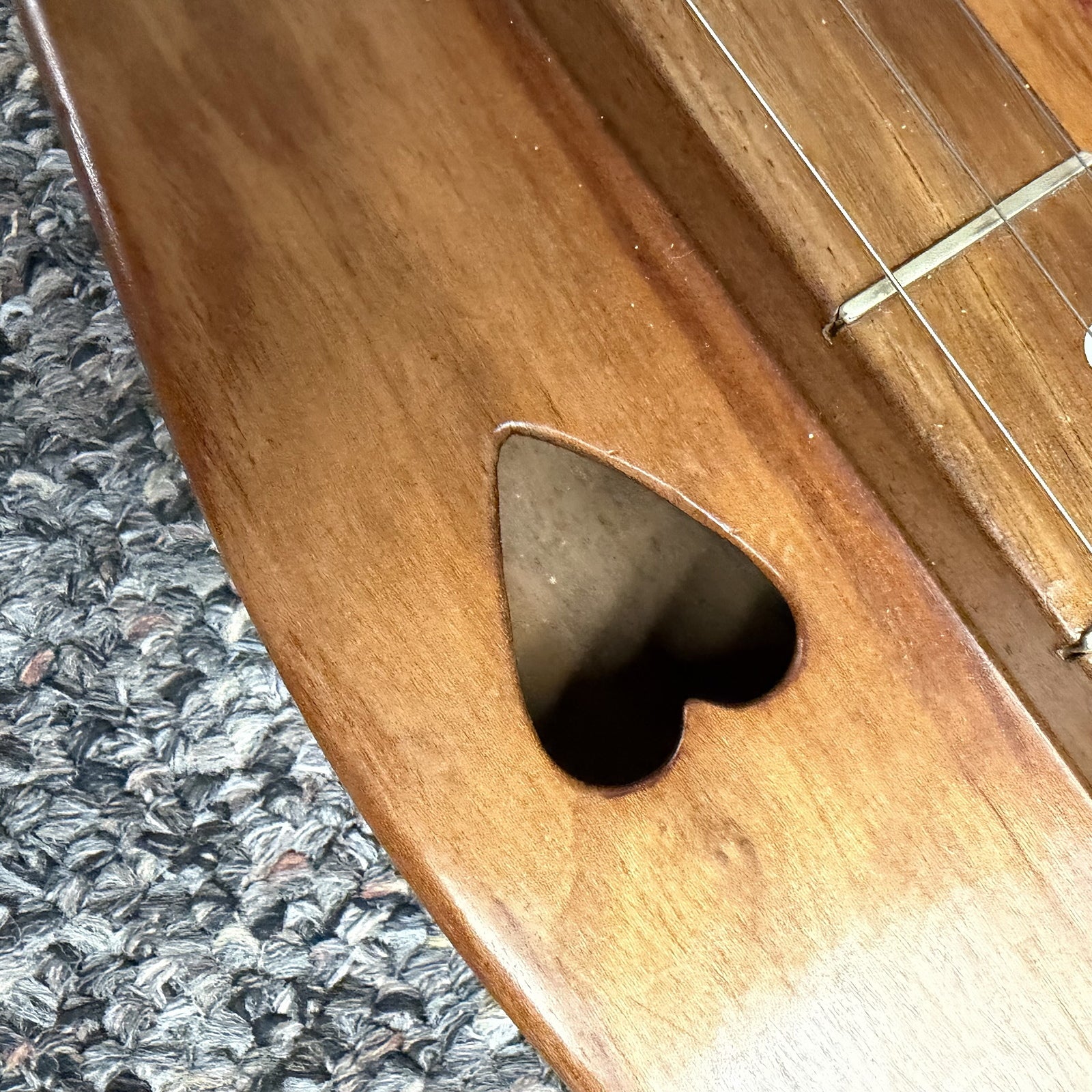 Hourglass Mountain Dulcimer 1970s, brand unknown with case